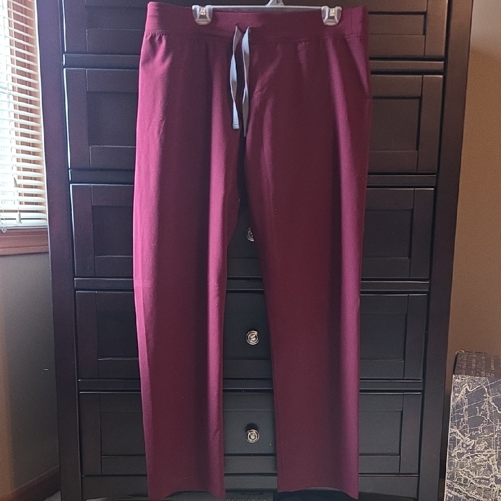 Figs Short Sleeve V-Neck Scrub Set in Burgundy - Picture 3 of 3
